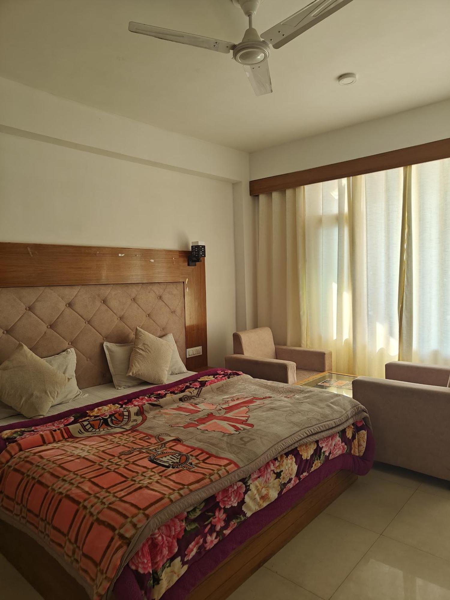 Santosh Cafe & Rooms Amritsar Exteriör bild